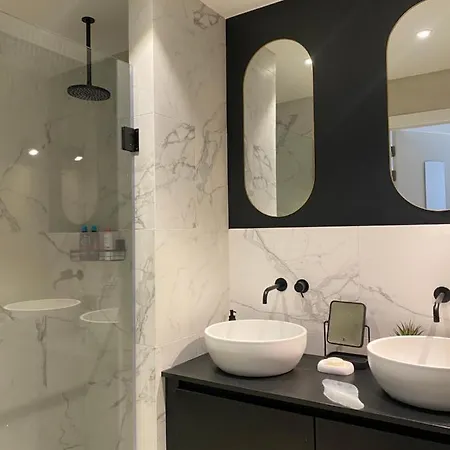 - Lovely 3 Bedrooms In The Center